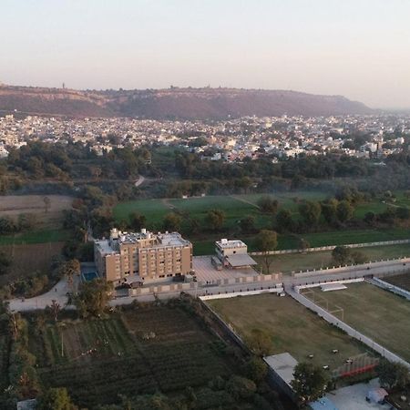 กักทา รีสอร์ต Hotel Chittorgarh ภายนอก รูปภาพ