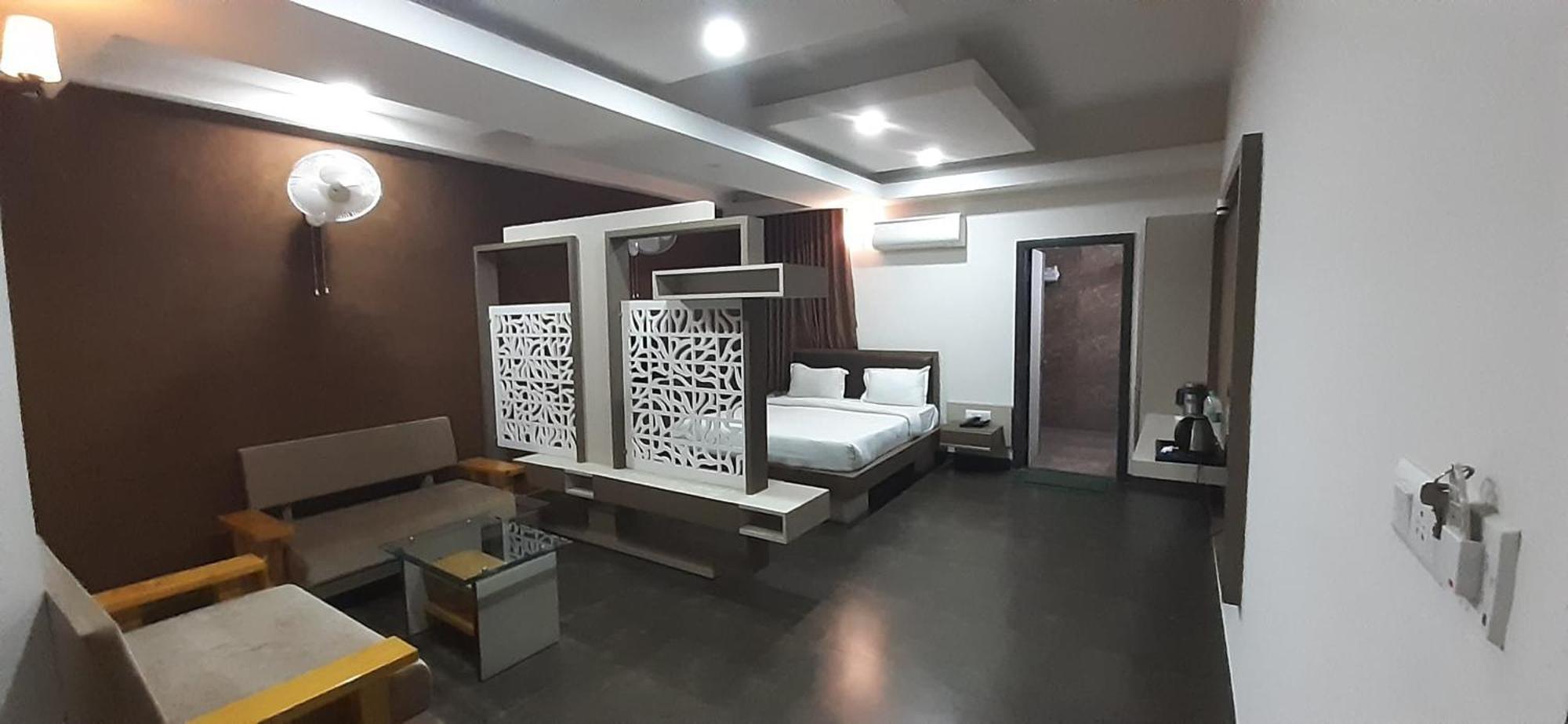 กักทา รีสอร์ต Hotel Chittorgarh ภายนอก รูปภาพ