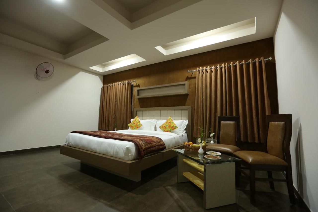 กักทา รีสอร์ต Hotel Chittorgarh ภายนอก รูปภาพ