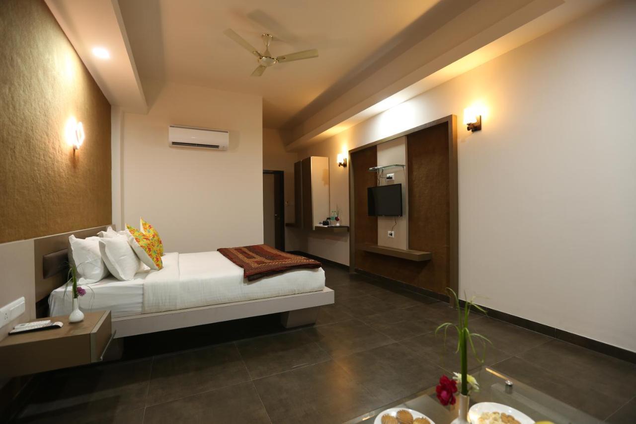 กักทา รีสอร์ต Hotel Chittorgarh ภายนอก รูปภาพ