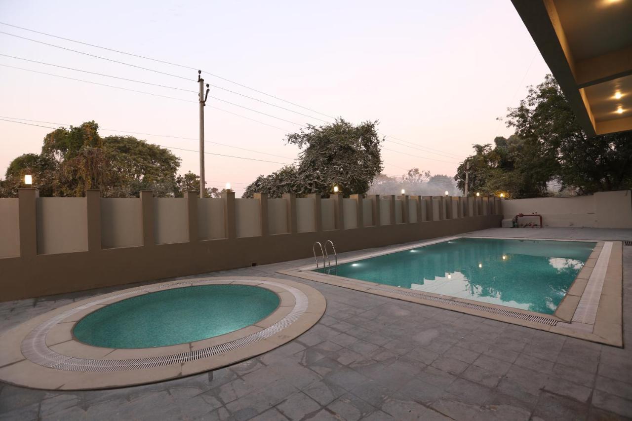 กักทา รีสอร์ต Hotel Chittorgarh ภายนอก รูปภาพ